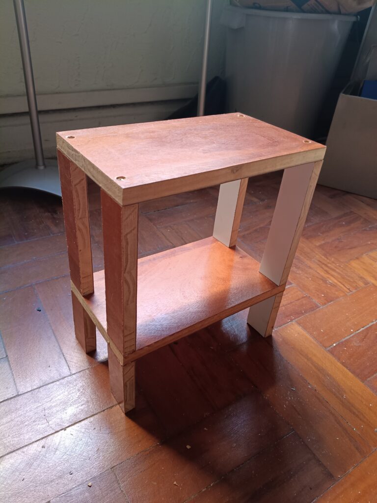 Movel de madeira - prateleira de 2 andares